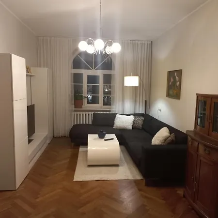 3-toaline Ajaloolises Majas Apartment