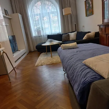 Apartment 3-toaline Ajaloolises Majas
