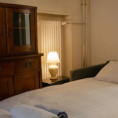 Апартаменты Large 3-room In A Historic House Таллин