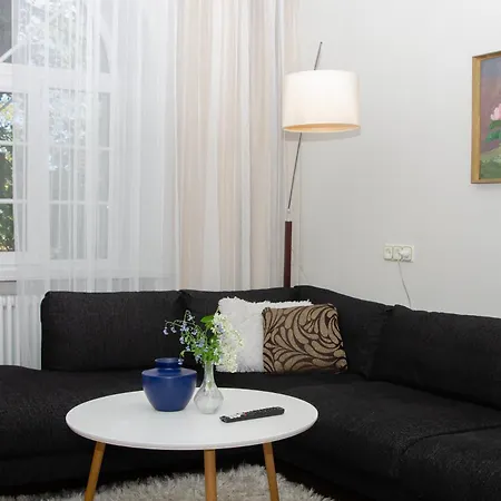 Large 3-room In A Historic House Апартаменты *