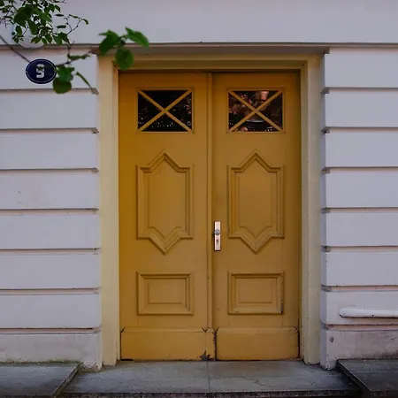 Апартаменты Large 3-room In A Historic House *