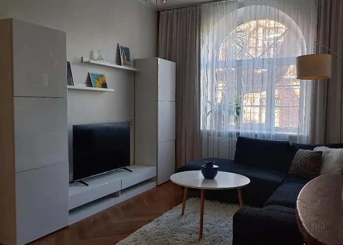 Апартаменты Large 3-room In A Historic House *