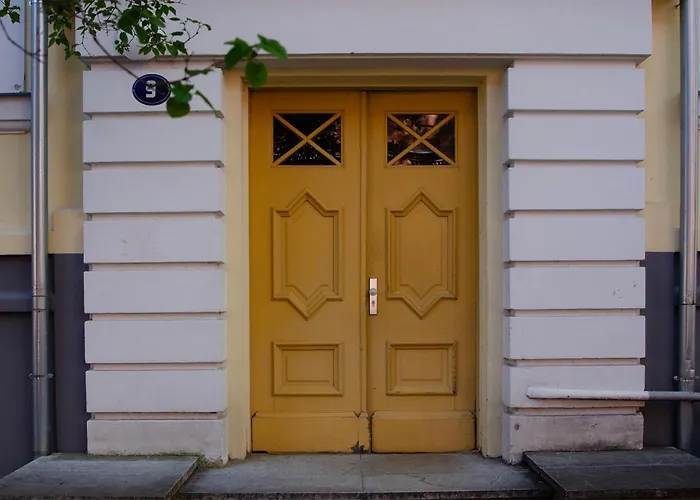 Апартаменты Large 3-room In A Historic House *