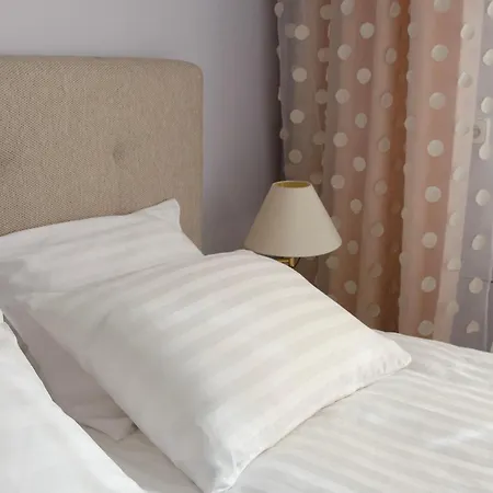 Large 3-room In A Historic House Daire Tallinn